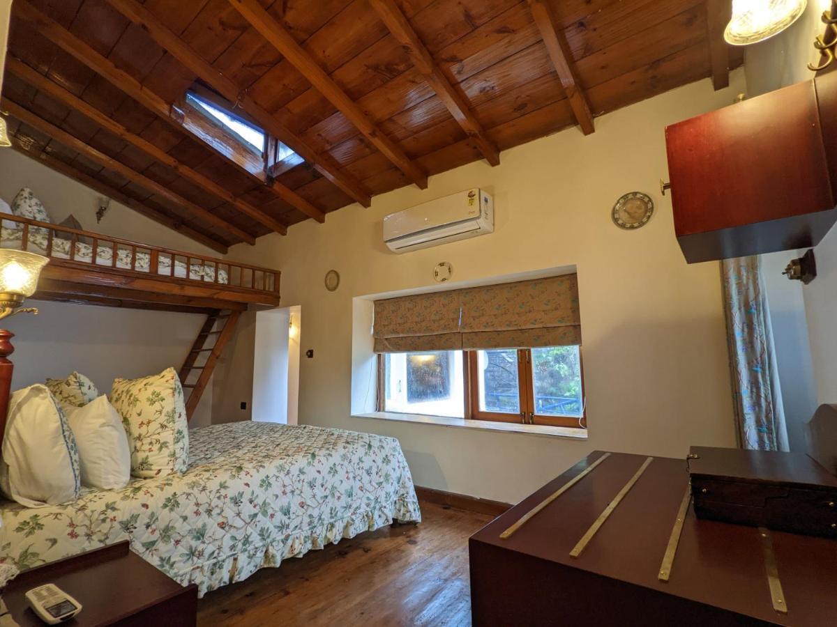 Blue Book At Gethia, Nainital Hotell Exteriör bild
