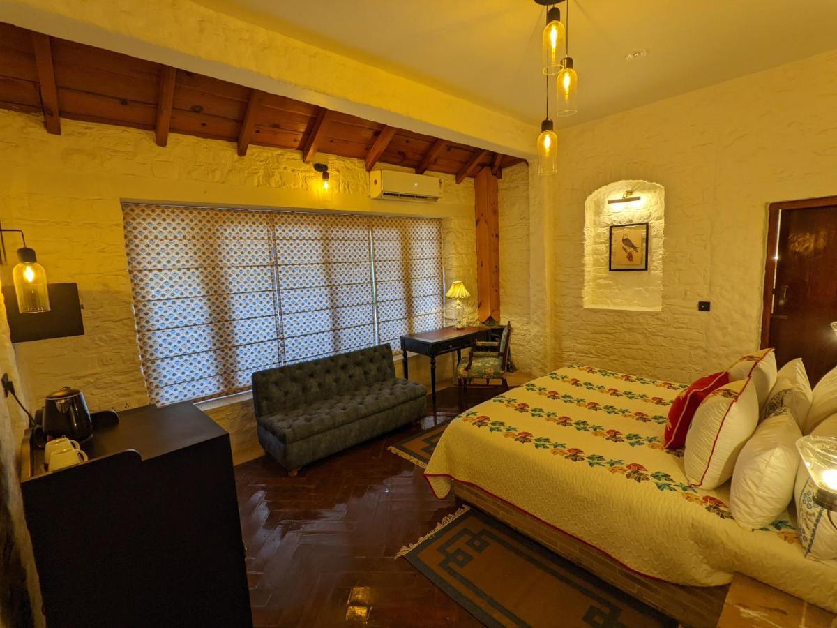Blue Book At Gethia, Nainital Hotell Exteriör bild