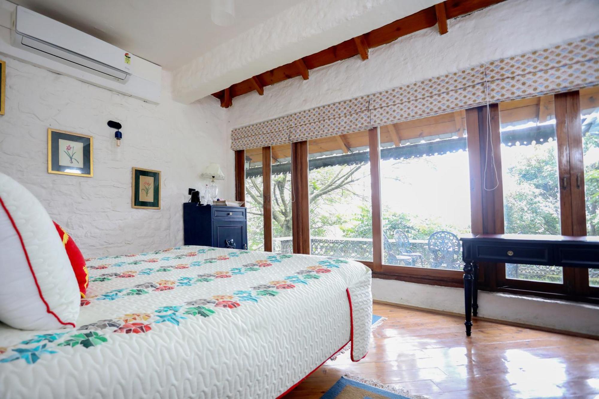 Blue Book At Gethia, Nainital Hotell Exteriör bild