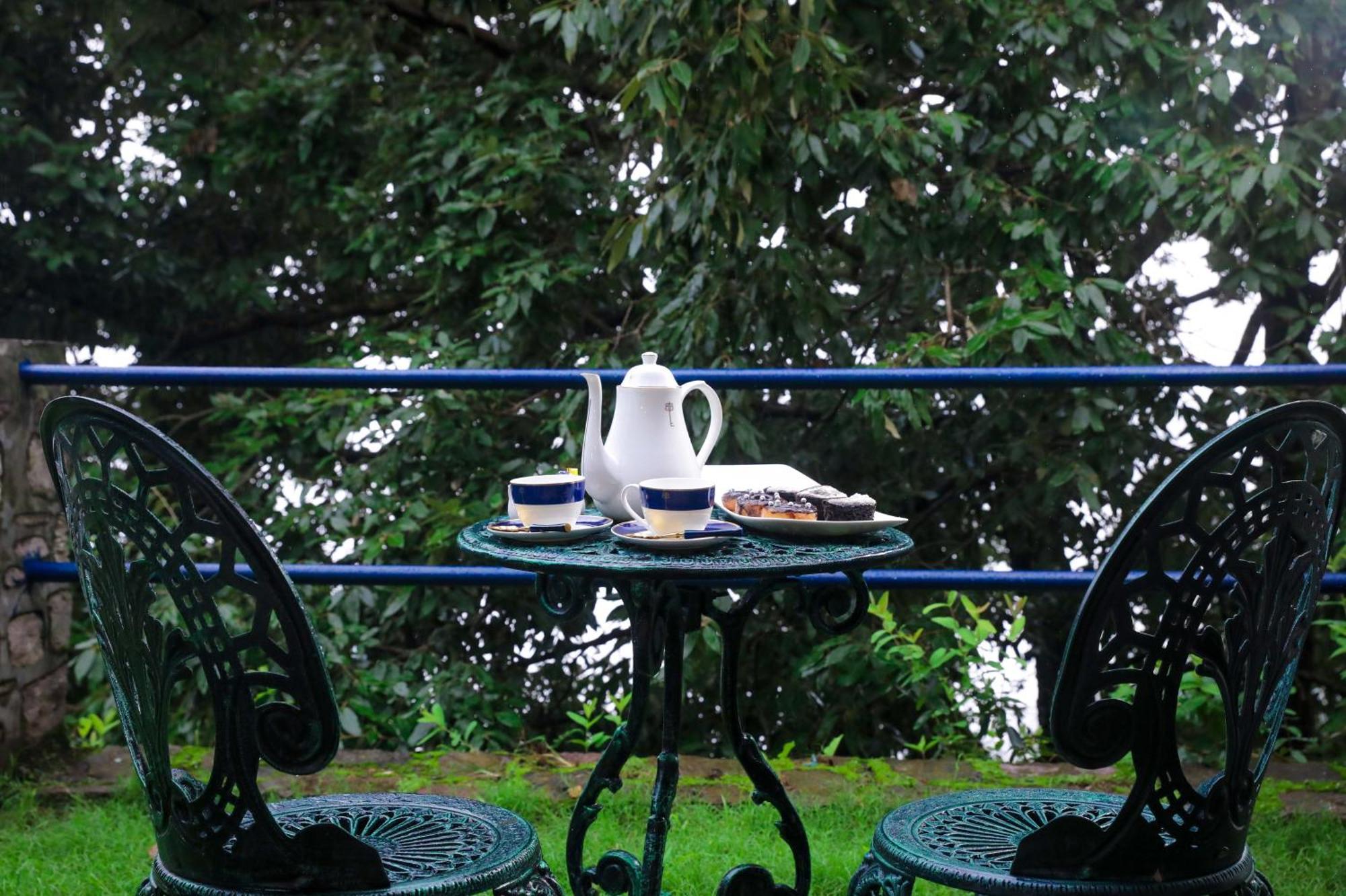 Blue Book At Gethia, Nainital Hotell Exteriör bild