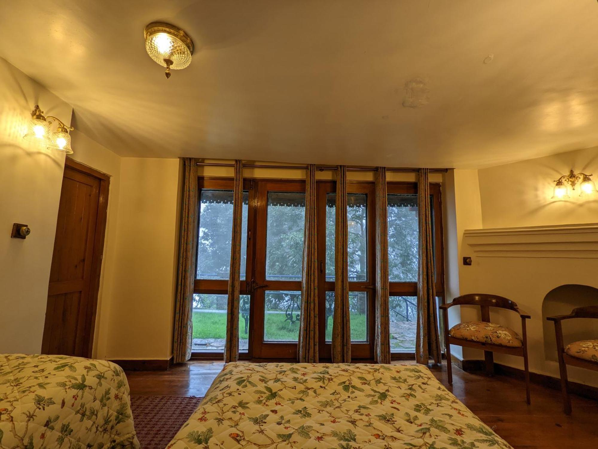 Blue Book At Gethia, Nainital Hotell Exteriör bild