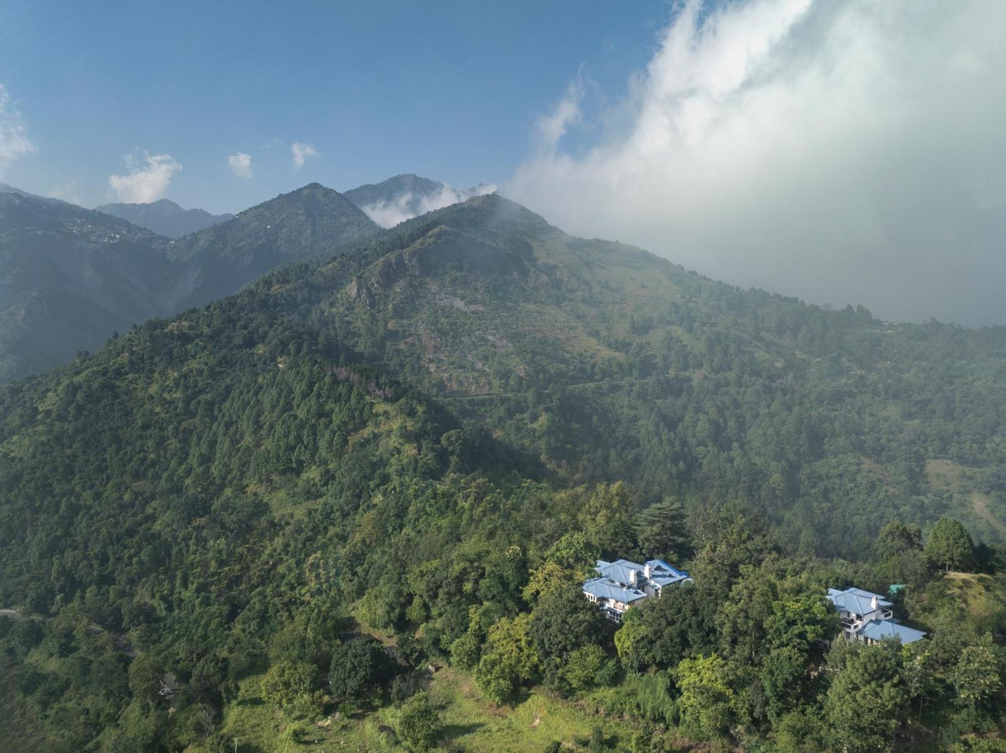 Blue Book At Gethia, Nainital Hotell Exteriör bild