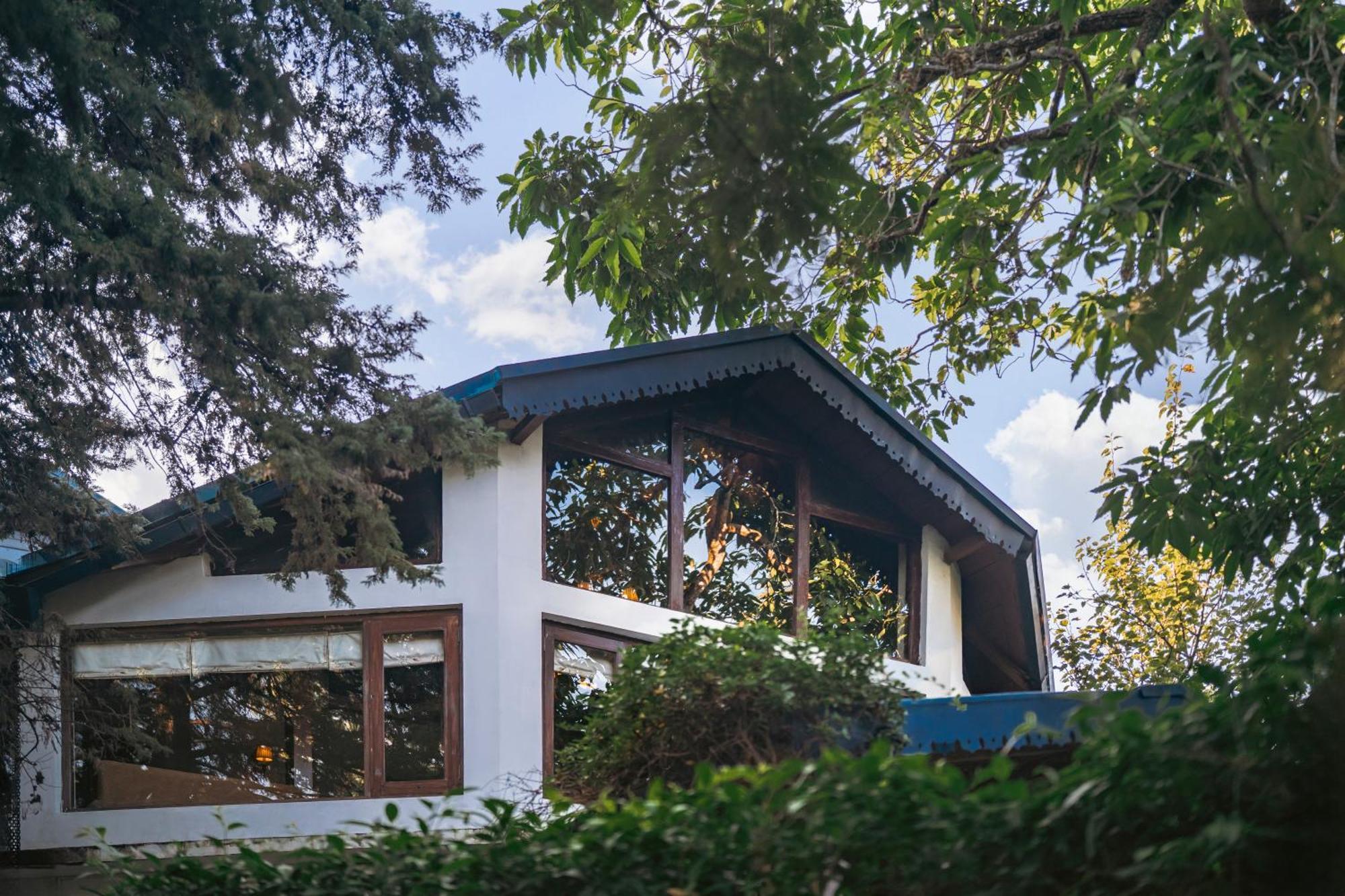 Blue Book At Gethia, Nainital Hotell Exteriör bild